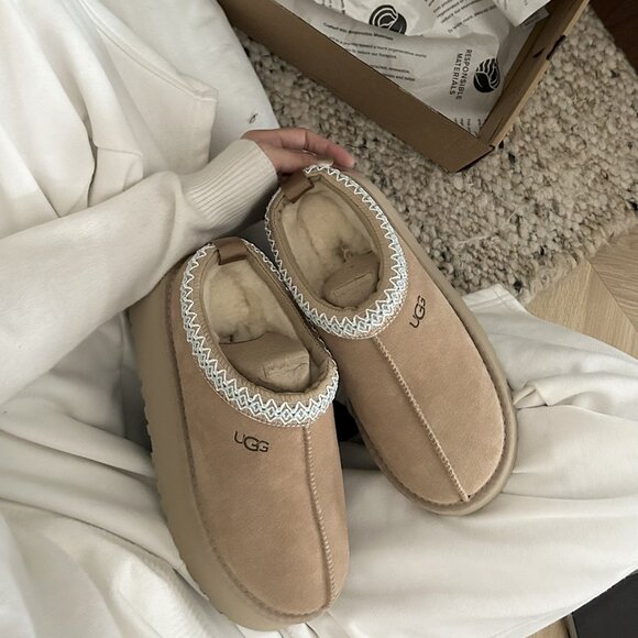 📌📌🌸UGG Tazz Mustard Seed Suede Platform Clog🌸 - Picture 8 of 10